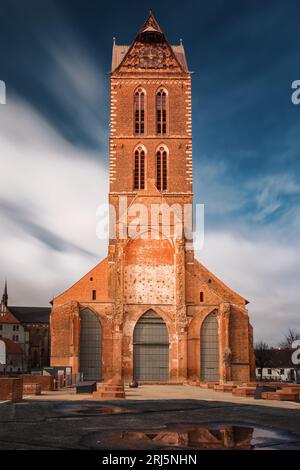 Turm der Marienkirche in der Altstadt der Hansestadt Wismar Stockfoto