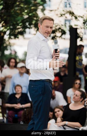 Berlin, Deutschland. August 2023. Am 20. August 2023 sprach der Bundesfinanzminister Christian Lindner (FDP) während der Ministerdiskussion zum Tag der offenen Tür der Bundesregierung mit den Teilnehmern. (Foto: Ralph Pache/PRESSCOV/SIPA USA) Credit: SIPA USA/Alamy Live News Stockfoto