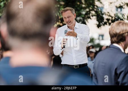 Berlin, Deutschland. August 2023. Am 20. August 2023 sprach der Bundesfinanzminister Christian Lindner (FDP) während der Ministerdiskussion zum Tag der offenen Tür der Bundesregierung mit den Teilnehmern. (Foto: Ralph Pache/PRESSCOV/SIPA USA) Credit: SIPA USA/Alamy Live News Stockfoto