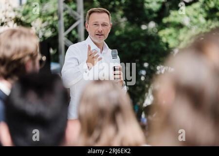 Berlin, Deutschland. August 2023. Am 20. August 2023 sprach der Bundesfinanzminister Christian Lindner (FDP) während der Ministerdiskussion zum Tag der offenen Tür der Bundesregierung mit den Teilnehmern. (Foto: Ralph Pache/PRESSCOV/SIPA USA) Credit: SIPA USA/Alamy Live News Stockfoto