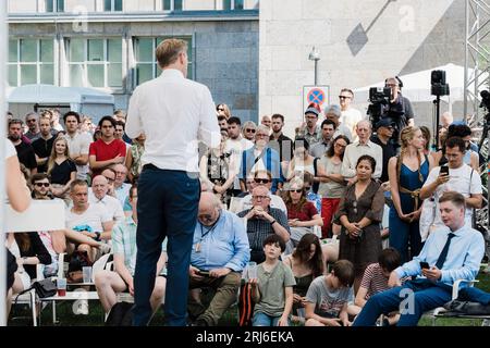 Berlin, Deutschland. August 2023. Am 20. August 2023 sprach der Bundesfinanzminister Christian Lindner (FDP) während der Ministerdiskussion zum Tag der offenen Tür der Bundesregierung mit den Teilnehmern. (Foto: Ralph Pache/PRESSCOV/SIPA USA) Credit: SIPA USA/Alamy Live News Stockfoto