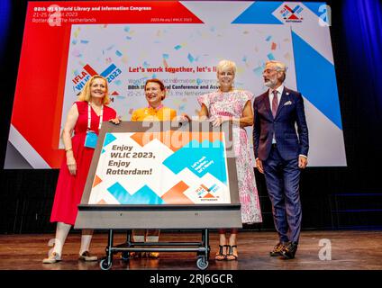 Rotterdam, Niederlande. August 2023. Prinzessin Laurentien von den Niederlanden in Ahoy in Rotterdam, am 21. August 2023, um den Internationalen Weltkongress für Bibliothek und Information (WLIC) zu eröffnen, der auf dem Thema „Lets work together“ basiert und Bibliotheks-, Bibliotheks- und Informationsfachleute aus 130 Ländern untersuchen lässt, wie Bibliotheken zu einer integrativen Gesellschaft beitragen können Credit: Albert Nieboer/Netherlands OUT/Point de Vue OUT/dpa/Alamy Live News Stockfoto