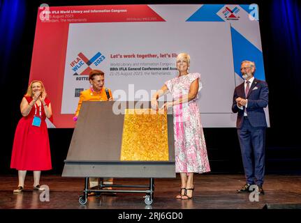 Rotterdam, Niederlande. August 2023. Prinzessin Laurentien von den Niederlanden in Ahoy in Rotterdam, am 21. August 2023, um den Internationalen Weltkongress für Bibliothek und Information (WLIC) zu eröffnen, der auf dem Thema „Lets work together“ basiert und Bibliotheks-, Bibliotheks- und Informationsfachleute aus 130 Ländern untersuchen lässt, wie Bibliotheken zu einer integrativen Gesellschaft beitragen können Credit: Albert Nieboer/Netherlands OUT/Point de Vue OUT/dpa/Alamy Live News Stockfoto