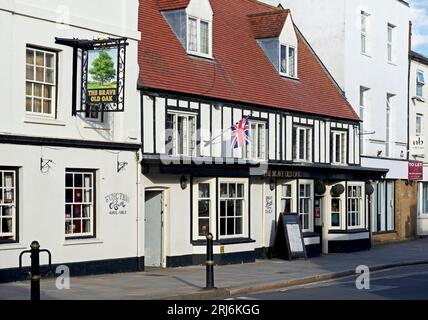 The Brave Old Oak Pub an der Watling Street in Towcester, Northamptonshire, England Stockfoto