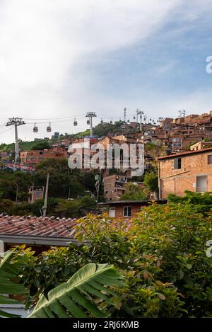 Blick auf das Viertel La Divisa in Comuna 13 in Medellin, Kolumbien Stockfoto