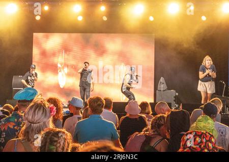 Camp Bestival, Weston Park, Shropshire, Großbritannien. August 2023. Tritt auf einem der beliebtesten und erfolgreichsten Familienmusikfestivals Großbritanniens auf. Verdienst: Julian Kemp/Alamy Stockfoto