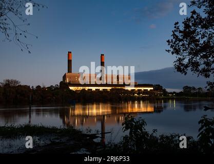 Dawn-Foto des Huntly-Kraftwerks Neuseeland Stockfoto