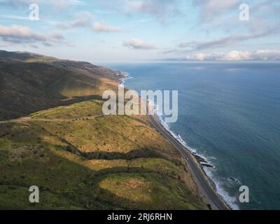 Eine Luftaufnahme des Pacific Coast Highway in Malibu, Kalifornien Stockfoto