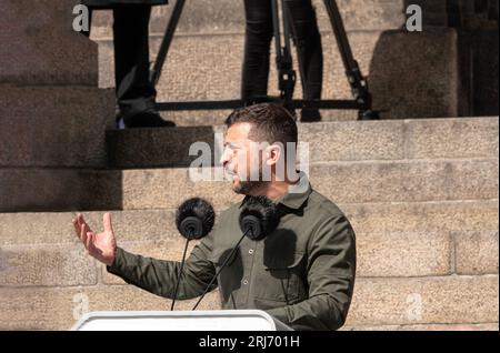 Der ukrainische Präsident Volodymyr Zelenskiy spricht auf einer öffentlichen Sitzung vor dem dänischen parlament. Kopenhagen, Dänemark - 21. August 2023. Stockfoto