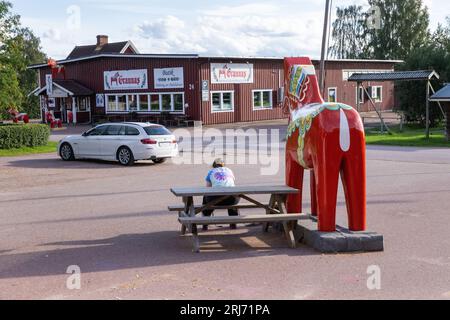 Herstellung des schwedischen Nationalsymbols Dalahästen, Nusnäs, Schweden. Stockfoto