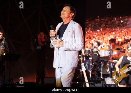 20. August 2023, Baia Domizia, Caserta, Italien: Gianni Morandi tritt in der Arena dei Pini in Baia Domizia auf. (Bild: © Francesco Cigliano/Pacific Press via ZUMA Press Wire) NUR REDAKTIONELLE VERWENDUNG! Nicht für kommerzielle ZWECKE! Stockfoto