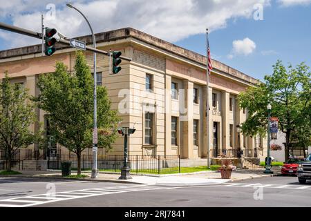 Troy, NY, USA – 13. August 2023 Landschaftsansicht von Troy, New Yorks historischem Hauptpostamt, das 1936 im Stil des Klassischen Revivals in den Centra erbaut wurde Stockfoto