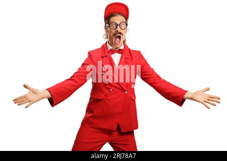 Entertainer in rotem Anzug, der isoliert auf weißem Hintergrund schreit Stockfoto