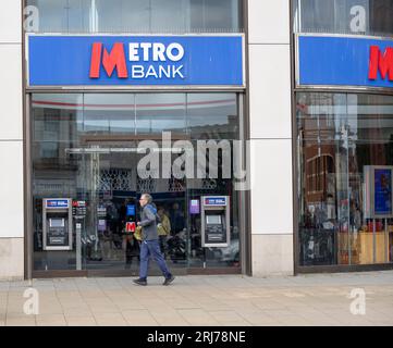 Metro Bank Zweigstelle Wimbledon Bridge, London, Großbritannien Stockfoto