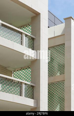 Balkon und Verglasung. Wellington Road, London, Vereinigtes Königreich. Architekt: Alan Power Architects Ltd, 2022. Stockfoto