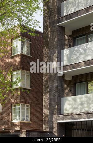 Eckansichten von Backsteinfassaden. Wellington Road, London, Vereinigtes Königreich. Architekt: Alan Power Architects Ltd, 2022. Stockfoto