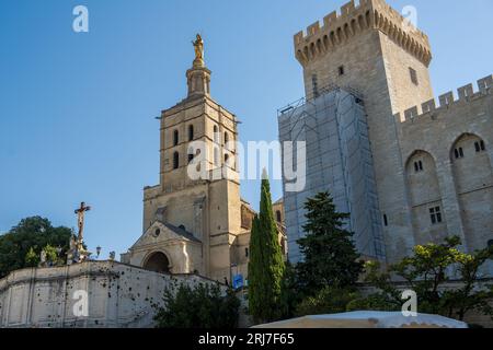 Avignon, Frankreich--20. August 2023. Foto eines Abschnitts des Papstpalastes im horizntalen Format. Stockfoto