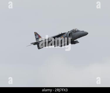 Eine spanische Marine McDonnell Douglas AV-8B Harrier II auf der Royal International Air Tattoo 2023 Stockfoto