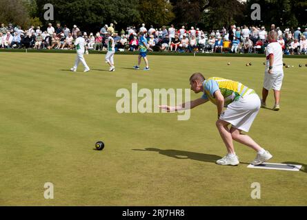 Ein Mann beim Bowling bei den Aviva National Championships 2023, Leamington Spa, Warwickshire, England, Großbritannien Stockfoto