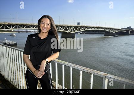 Budapest, Ungarn. August 2023. Celine Vrancx, Freundin des belgischen Athleten Dylan Borlee, posiert am Montag, den 21. August 2023, für den Fotografen in Budapest. Die Weltspiele finden vom 19. Bis 27. August 2023 statt. BELGA PHOTO ERIC LALMAND Credit: Belga News Agency/Alamy Live News Stockfoto