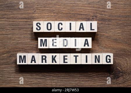 Social-Media-Marketing - Wortkonzept auf Bausteinen, Text Stockfoto