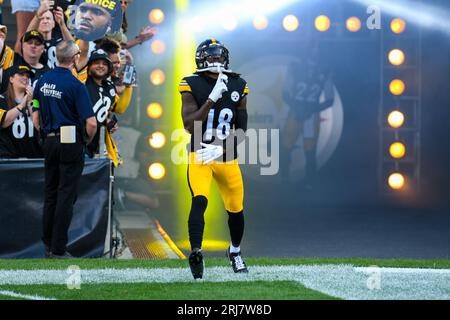 Pittsburgh, Pennsylvania, USA. August 2023. August 2023 Pittsburgh Steelers Wide Receiver Diontae Johnson (18) Entrance während Pittsburgh Steelers vs Buffalo Bills in Pittsburgh, PA. Jake Mysliwczyk/AMG Media (Bild: © AMG/AMG über ZUMA Press Wire) NUR REDAKTIONELLE VERWENDUNG! Nicht für kommerzielle ZWECKE! Stockfoto