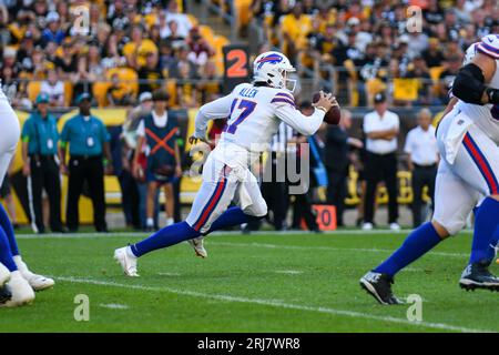 Pittsburgh, Pennsylvania, USA. August 2023. 19. August 2023 Buffalo Bills Quarterback Josh Allen (17) läuft während Pittsburgh Steelers vs Buffalo Bills in Pittsburgh, PA. Jake Mysliwczyk/AMG Media (Bild: © AMG/AMG über ZUMA Press Wire) NUR REDAKTIONELLE VERWENDUNG! Nicht für kommerzielle ZWECKE! Stockfoto