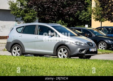 HAVIROV, TSCHECHISCHE REPUBLIK - 11. AUGUST 2023: Seat Altea FreTrack MPV-Auto mit Kunststoffkarosserien Stockfoto