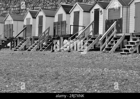 Holzhütten am Strand in Torquay Devon, England Stockfoto