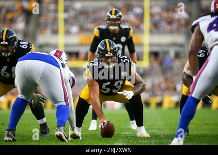 Pittsburgh, Pennsylvania, USA. August 2023. August 2023 Pittsburgh Steelers Center Kendrick Green (53) trifft auf Pittsburgh Steelers vs Buffalo Bills in Pittsburgh, PA. Jake Mysliwczyk/AMG Media (Bild: © AMG/AMG über ZUMA Press Wire) NUR REDAKTIONELLE VERWENDUNG! Nicht für kommerzielle ZWECKE! Stockfoto