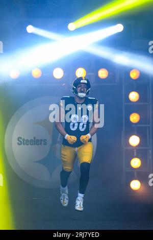 Pittsburgh, Pennsylvania, USA. August 2023. 19. August 2023 Pittsburgh Steelers Tight End Pat Freiermuth (88) Entrance during Pittsburgh Steelers vs Buffalo Bills in Pittsburgh, PA. Jake Mysliwczyk/AMG Media (Bild: © AMG/AMG über ZUMA Press Wire) NUR REDAKTIONELLE VERWENDUNG! Nicht für kommerzielle ZWECKE! Stockfoto