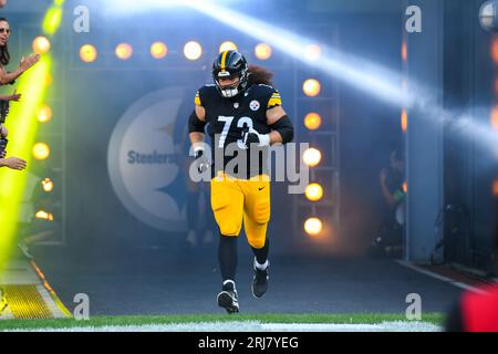 Pittsburgh, Pennsylvania, USA. August 2023. 19. August 2023 Pittsburgh Steelers Guard Isaac Seumalo (73) Entrance während Pittsburgh Steelers vs Buffalo Bills in Pittsburgh, PA. Jake Mysliwczyk/AMG Media (Bild: © AMG/AMG über ZUMA Press Wire) NUR REDAKTIONELLE VERWENDUNG! Nicht für kommerzielle ZWECKE! Stockfoto