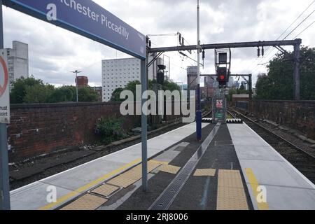 Blick vom Bahnsteig am Bahnhof Piccadilly, Manchester Stockfoto