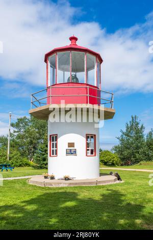 Das St Paul Island Lighthouse wurde ursprünglich auf St Paul Island 24 Kilometer vor der Nordspitze von Cape Breton Island gebaut. Im Jahr 2011 war es desaströs Stockfoto