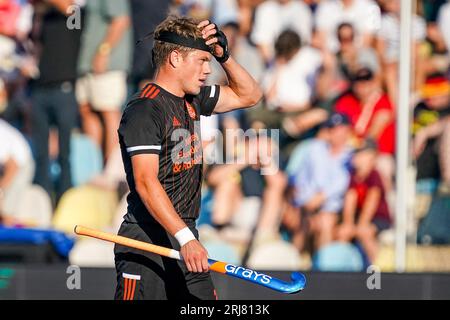 Monchengladbach, Deutschland. August 2023. MONCHENGLADBACH, DEUTSCHLAND - 21. AUGUST: Derck de Vilder der Niederlande sieht beim Spiel der Männer-EuroHockey-Champions 2023 zwischen Deutschland und den Niederlanden im Hockeypark Monchengladbach am 21. August 2023 in Monchengladbach, Deutschland, deprimiert aus. (Foto: Rene Nijhuis/BSR Agency) Credit: BSR Agency/Alamy Live News Stockfoto