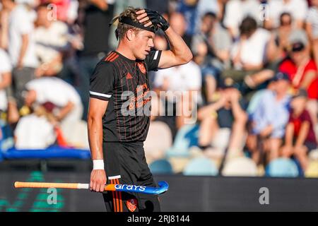 Monchengladbach, Deutschland. August 2023. MONCHENGLADBACH, DEUTSCHLAND - 21. AUGUST: Derck de Vilder der Niederlande sieht beim Spiel der Männer-EuroHockey-Champions 2023 zwischen Deutschland und den Niederlanden im Hockeypark Monchengladbach am 21. August 2023 in Monchengladbach, Deutschland, deprimiert aus. (Foto: Rene Nijhuis/BSR Agency) Credit: BSR Agency/Alamy Live News Stockfoto