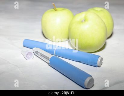 Ozempic Insulininjektions-Pen oder Insulinpatronen-Pen für Diabetiker. Medizinische Geräte für Diabetesvorsteher. Stockfoto