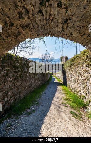 Italien Veneto Mel - Via Karèra (alte Fahrbahn) Stockfoto