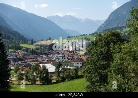 Anterselva di Mezzo (Antholz-Mittertal) aus der Vogelperspektive im Bergtal in den dolomiten und italienischen alpen Stockfoto