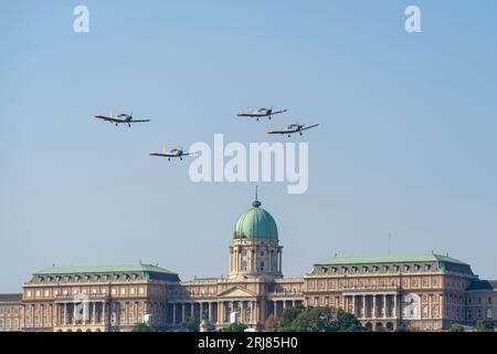 Zlin Z-143LSi Trainingsflugzeug der ungarischen Luftwaffe über der Burg Buda, bei der Flugparade der ungarischen Staatsfeier am 20.08.2023. Stockfoto