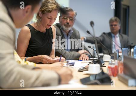 UTRECHT – die Mitglieder im Raum vor der Einsetzung des neuen Vorstands der Provinzexekutive von Utrecht während einer extra parlamentarischen Sitzung im Provinzhaus. ANP JEROEN JUMELET niederlande raus - belgien raus Stockfoto