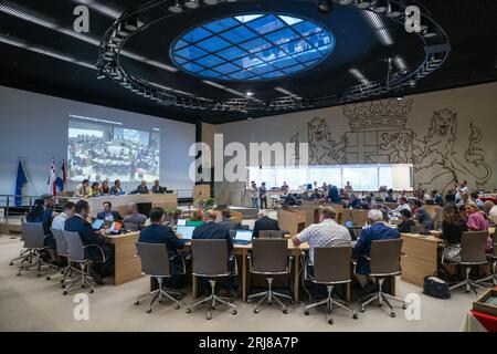 UTRECHT – die Mitglieder im Raum vor der Einsetzung des neuen Vorstands der Provinzexekutive von Utrecht während einer extra parlamentarischen Sitzung im Provinzhaus. ANP JEROEN JUMELET niederlande raus - belgien raus Stockfoto