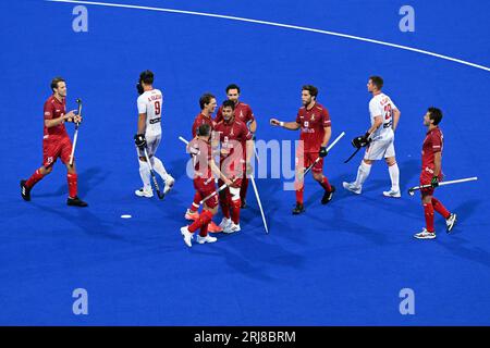 21. August 2023, Nordrhein-Westfalen, Mönchengladbach: Feldhockey, Männer: Europameisterschaft, Deutschland - Niederlande, Vorrunde, Gruppe A, Spieltag 2. Die belgischen Spieler feiern das 2:0. Foto: Federico Gambarini/dpa Stockfoto