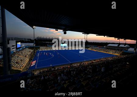 21. August 2023, Nordrhein-Westfalen, Mönchengladbach: Feldhockey, Männer: Europameisterschaft, Deutschland - Niederlande, Vorrunde, Gruppe A, 2. Spieltag. Die Teams Belgiens und Spaniens spielen im Hockeypark. Foto: Federico Gambarini/dpa Stockfoto