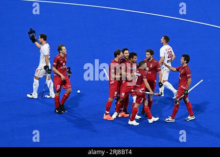 21. August 2023, Nordrhein-Westfalen, Mönchengladbach: Feldhockey, Männer: Europameisterschaft, Deutschland - Niederlande, Vorrunde, Gruppe A, Spieltag 2. Die belgischen Spieler feiern das 2:0. Foto: Federico Gambarini/dpa Stockfoto