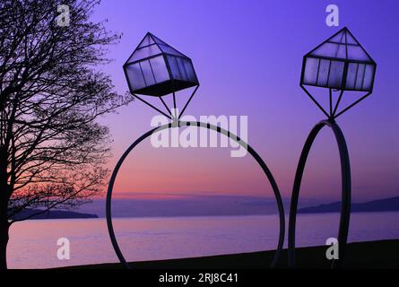 Engagement ist eine Skulptur von Dennis Oppenheim, die am Sunset Beach in Vancouver, British-Columbia, zu sehen ist. Stockfoto