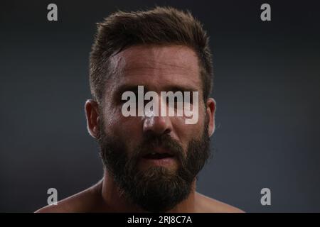 Turin, Italien. August 2023. Leonardo Pavoletti von Cagliari verfolgt die letzte Pfiff des Spiels der Serie A im Stadio Grande Torino in Turin. Auf dem Bild sollte stehen: Jonathan Moscrop/Sportimage Credit: Sportimage Ltd/Alamy Live News Stockfoto