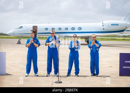 USA. August 2023. Die Mitglieder der NASA-Mission SpaceX Crew-7 (Roscosmos-Kosmonaut Konstantin Borisov, links, Astronaut der Europäischen Weltraumorganisation Andreas Mogensen, zweiter von links, NASA-Astronaut Jasmin Moghbeli, zweiter von rechts, Satoshi Furukawa, der Astronaut der Japan Aerospace Exploration Agency, spricht mit den Medien und posiert für Fotos in der Launch and Landing Facility am Kennedy Space Center der NASA in Florida am 20. August 2023. der Start ist für den 25. August geplant. (Foto: Alex G. Perez/SIPA USA) Credit: SIPA USA/Alamy Live News Stockfoto