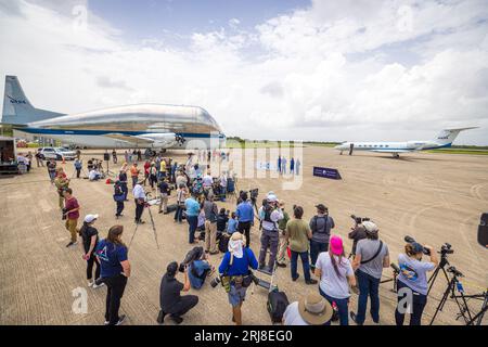 USA. August 2023. Die Mitglieder der NASA-Mission SpaceX Crew-7 (Roscosmos-Kosmonaut Konstantin Borisov, links, Astronaut der Europäischen Weltraumorganisation Andreas Mogensen, zweiter von links, NASA-Astronaut Jasmin Moghbeli, zweiter von rechts, Satoshi Furukawa, der Astronaut der Japan Aerospace Exploration Agency, spricht mit den Medien und posiert für Fotos in der Launch and Landing Facility am Kennedy Space Center der NASA in Florida am 20. August 2023. der Start ist für den 25. August geplant. (Foto: Alex G. Perez/SIPA USA) Credit: SIPA USA/Alamy Live News Stockfoto