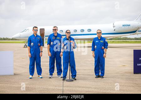 USA. August 2023. Die Mitglieder der NASA-Mission SpaceX Crew-7 (Roscosmos-Kosmonaut Konstantin Borisov, links, Astronaut der Europäischen Weltraumorganisation Andreas Mogensen, zweiter von links, NASA-Astronaut Jasmin Moghbeli, zweiter von rechts, Satoshi Furukawa, der Astronaut der Japan Aerospace Exploration Agency, spricht mit den Medien und posiert für Fotos in der Launch and Landing Facility am Kennedy Space Center der NASA in Florida am 20. August 2023. der Start ist für den 25. August geplant. (Foto: Alex G. Perez/SIPA USA) Credit: SIPA USA/Alamy Live News Stockfoto